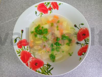 Vištienos sriuba su kviečių kruopomis pagrindine nuotrauka