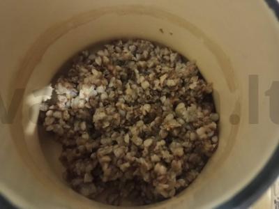 Grikių košė su šonine, lečo ir sūriu Žingsnis 1