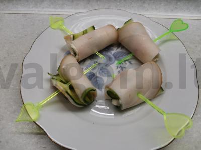 Mėsos ritinėliai su agurkais Žingsnis 4