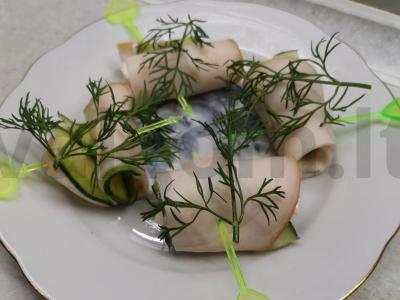 Mėsos ritinėliai su agurkais pagrindine nuotrauka