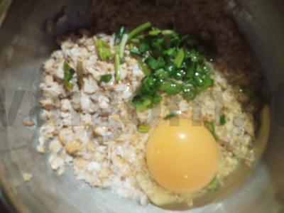 Avižinė plokštelė su kiaušiniu, mocarelos sūriu ir pomidorais Žingsnis 2