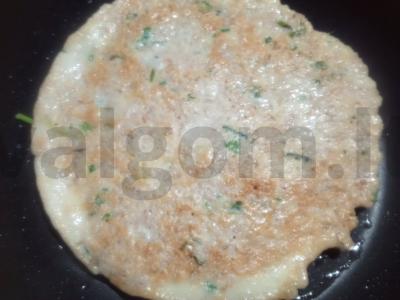 Avižinė plokštelė su kiaušiniu, mocarelos sūriu ir pomidorais Žingsnis 4