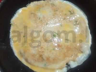 Avižinė plokštelė su kiaušiniu, mocarelos sūriu ir pomidorais Žingsnis 5