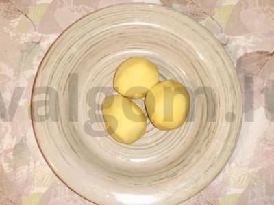 Kiaulienos kotletai bulvių apsuptyje Žingsnis 3