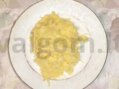 Kiaulienos kotletai bulvių apsuptyje Žingsnis 4