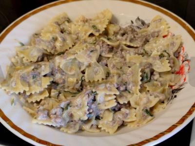 Makaronai su špinatais ir faršu pagrindine nuotrauka