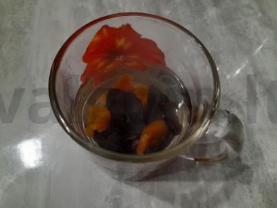 Arbata su džiovintomis slyvomis, abrikosais ir gvazdikėliais Žingsnis 4