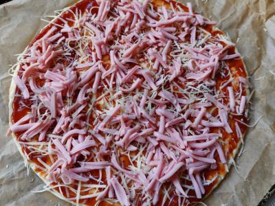 Pica su mocarela ir špinatais Žingsnis 4