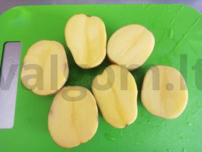 Keptas bulvės su šonine ir pomidoru Žingsnis 1