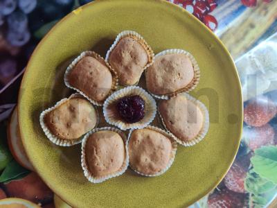 Keksiukai su riešutų padažu ir serbentų džemu pagrindine nuotrauka