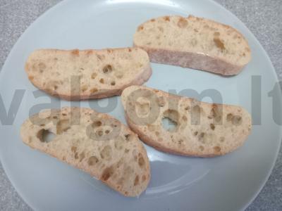 Karšti sumuštiniai su jautienos faršu, šampinjonais, parmezanu ir pesto padažu. Žingsnis 1