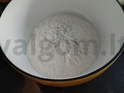 Banano duona su pieniniu šokoladu Žingsnis 1