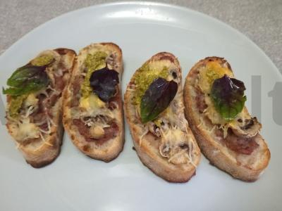 Karšti sumuštiniai su jautienos faršu, šampinjonais, parmezanu ir pesto padažu. Žingsnis 7