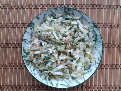 Daržovių ir quinoa salotos pagrindine nuotrauka