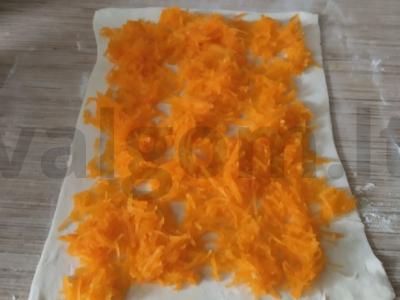 Sluoksniuoto tešlos pyragas su moliūgu Žingsnis 2