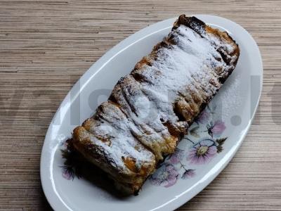 Sluoksniuoto tešlos pyragas su moliūgu pagrindine nuotrauka