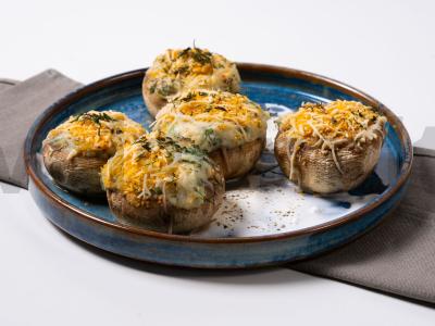 Grybai su sūriu orkaitėje pagrindine nuotrauka