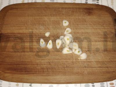 Troškinti vištienos blauzdelės su ryžiais Žingsnis 1