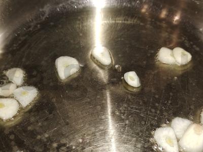 Troškinti vištienos blauzdelės su ryžiais Žingsnis 2