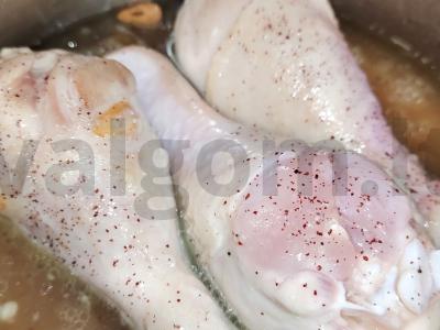 Troškinti vištienos blauzdelės su ryžiais Žingsnis 5