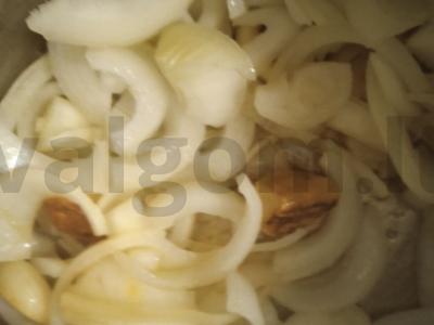 Svogūnų-česnakų sriuba su lydytu sūriu Žingsnis 2