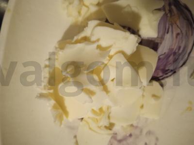 Svogūnų-česnakų sriuba su lydytu sūriu Žingsnis 4