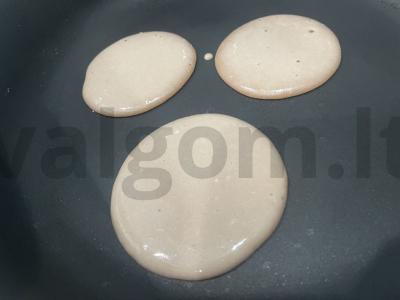 Šokoladiniai mini blynai su spanguolių sultimis Žingsnis 7