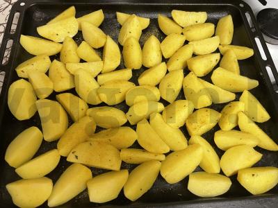 Kepti bulvių skiltelės Žingsnis 3