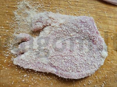 Švelnus šnicelis džiūvėsėliuose Žingsnis 2