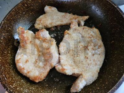 Švelnus šnicelis džiūvėsėliuose Žingsnis 3