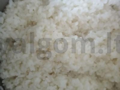 Rulonai su agurkais ir varškės sūriu Žingsnis 1