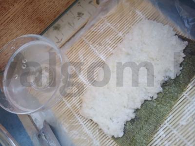 Rulonai su agurkais ir varškės sūriu Žingsnis 4