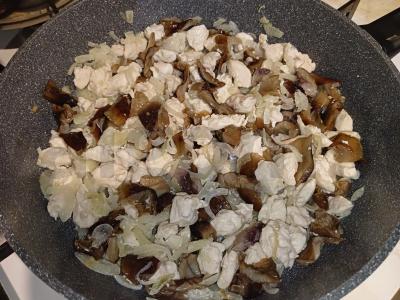 Vištienos krūtinėlė su grybais grietinėlės padaže Žingsnis 3