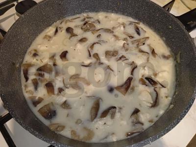 Vištienos krūtinėlė su grybais grietinėlės padaže Žingsnis 4