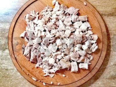 Salotos su vištienos krūtinėle ir alyvuogėmis Žingsnis 3