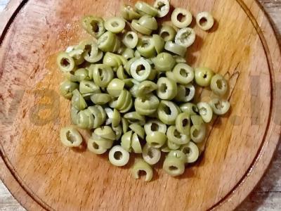 Salotos su vištienos krūtinėle ir alyvuogėmis Žingsnis 4