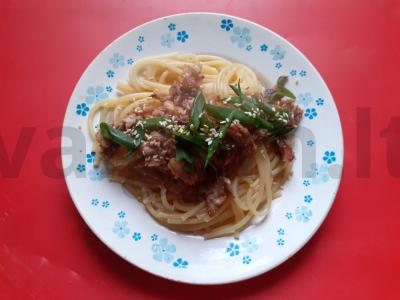 Spagečiai su vištiena terijaki padaže pagrindine nuotrauka