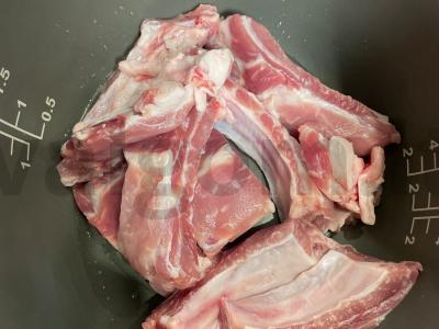 Kiaulienos šonkauliai lėtoje viryklėje su bulvėmis Žingsnis 2