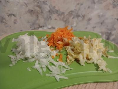 Rudens salotas iš morkų, daikono ir obuolio su grietine Žingsnis 2