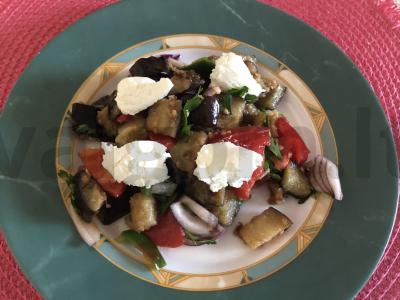 Salotos su baklažanais ir daržovėmis pagrindine nuotrauka