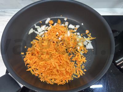 Troškinta kopūstai su kalakutienos faršu ir pomidorų pasta Žingsnis 2