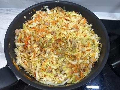 Troškinta kopūstai su kalakutienos faršu ir pomidorų pasta Žingsnis 7