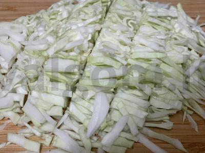 Kopūstų, morkų ir žolelių salotas Žingsnis 2