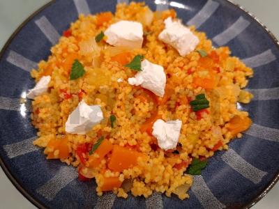 Kuskusas su moliūgu ir daržovėmis pagrindine nuotrauka