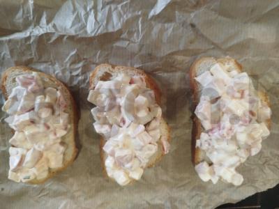 Karšti sumuštiniai su dešra ir sūriu orkaitėje Žingsnis 6