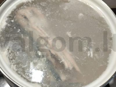 Žuvies sriuba su kukuliais Žingsnis 1