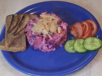 Greitas vinigretas su raugintais kopūstais pagrindine nuotrauka