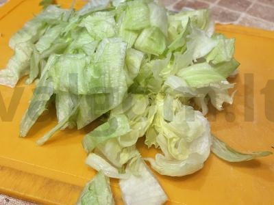 Lengvas salotas su Pekino kopūstu ir krevetėmis Žingsnis 1