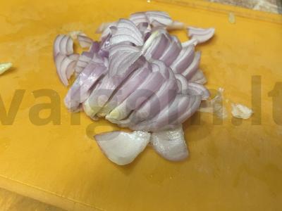 Lengvas salotas su Pekino kopūstu ir krevetėmis Žingsnis 4