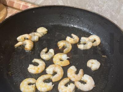 Lengvas salotas su Pekino kopūstu ir krevetėmis Žingsnis 8